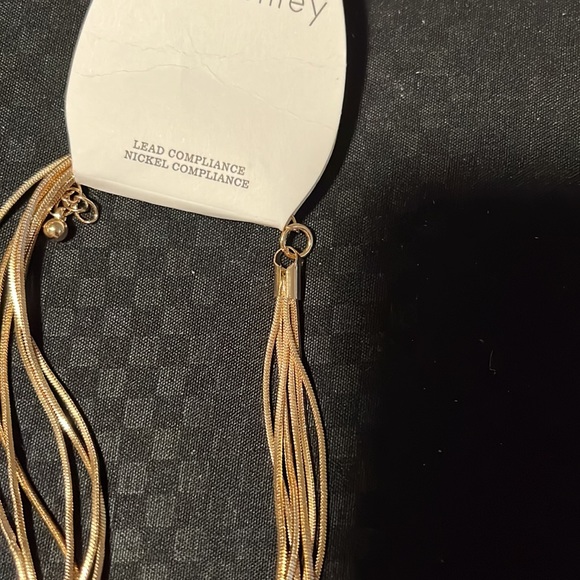 6 layer gold toned sweater nwcklace. Beautiful thin gold chain in multi layer. - Picture 3 of 3
